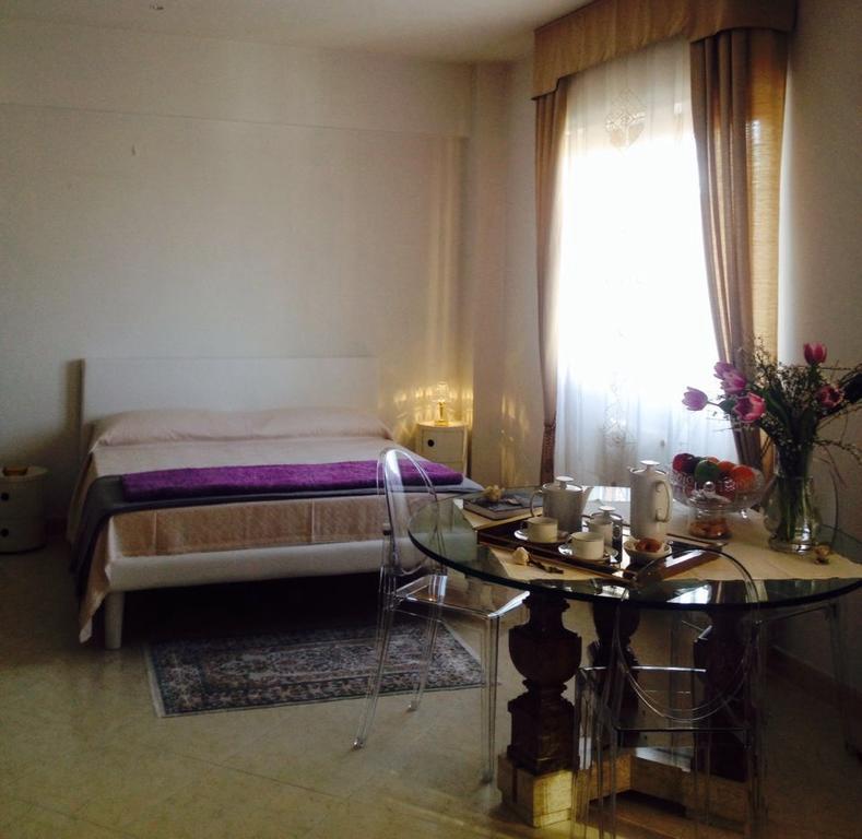 L'Attico Del Centro Bed & Breakfast Matera Bagian luar foto